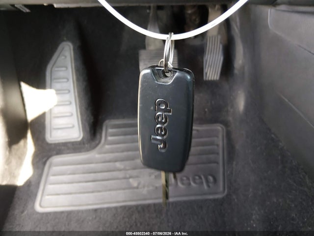 ZACCJABT5FPB26719 Jeep Renegade Latitude
