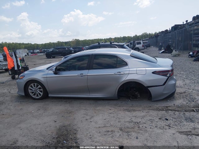 4T1R11AK8RU921037 Toyota CAMRY LE