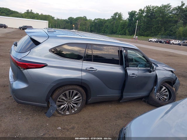 Toyota Highlander Platinum 2022 5TDFZRBH9NS193390 Image 13