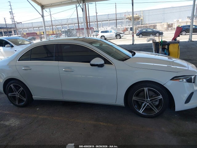 W1K3G4EBXNJ337065 Mercedes-Benz A 220