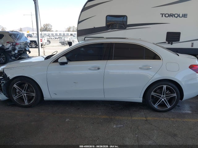 W1K3G4EBXNJ337065 Mercedes-Benz A 220