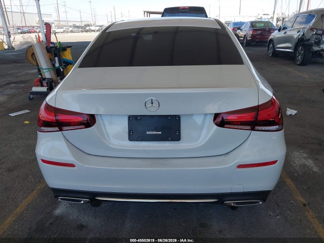 W1K3G4EBXNJ337065 Mercedes-Benz A 220