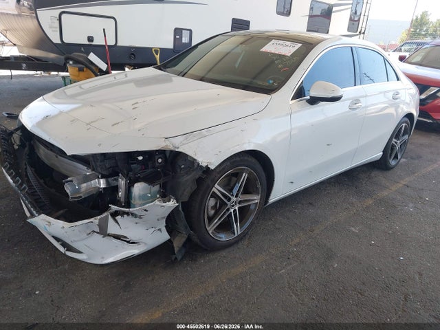 W1K3G4EBXNJ337065 Mercedes-Benz A 220