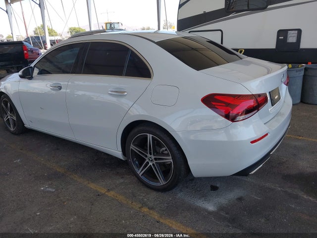W1K3G4EBXNJ337065 Mercedes-Benz A 220