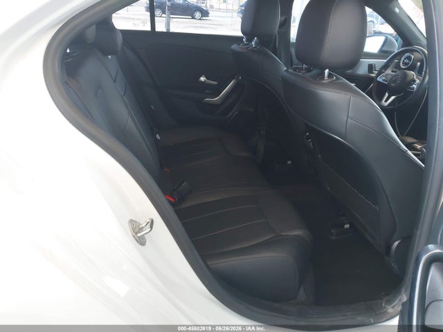 W1K3G4EBXNJ337065 Mercedes-Benz A 220
