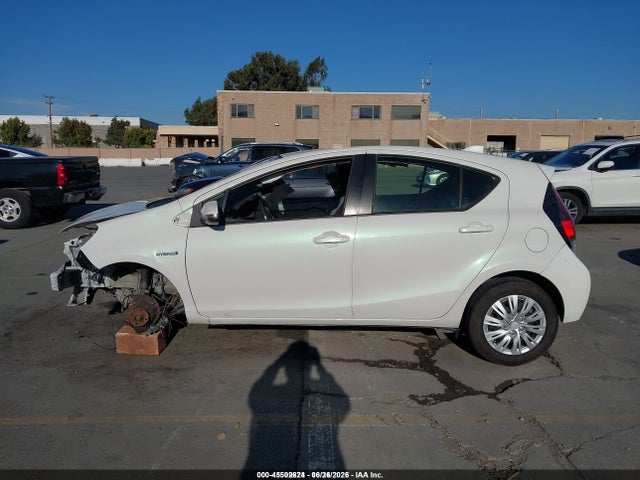 Toyota Prius C One 2015 JTDKDTB32F1106572 Image 14