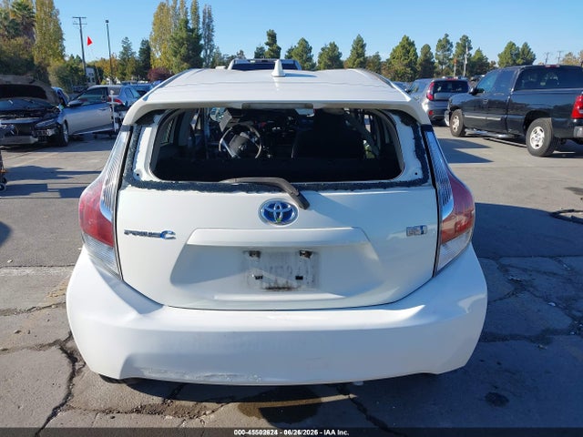 Toyota Prius C One 2015 JTDKDTB32F1106572 Image 16