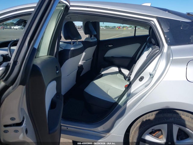 Toyota Prius 2017 JTDKARFU7H3050831 Image 8