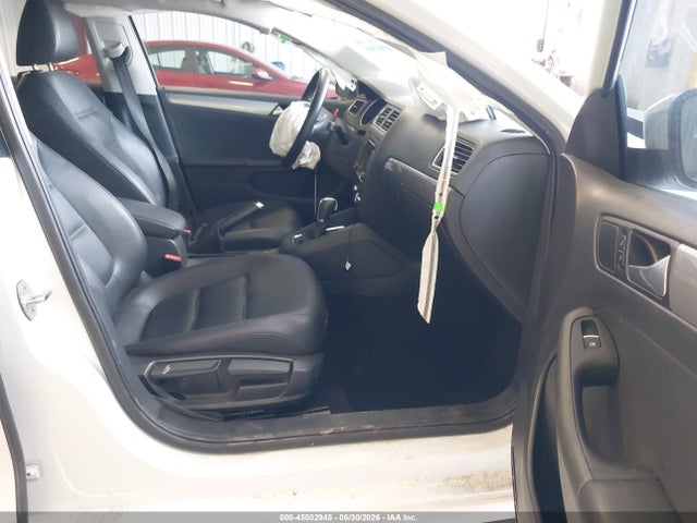 2015 Volkswagen Jetta 1.8t Se მანქანა იყიდება აუქციონზე, vin: 3VWD17AJ4FM406218, აუქციონის ნომერი: 45502945