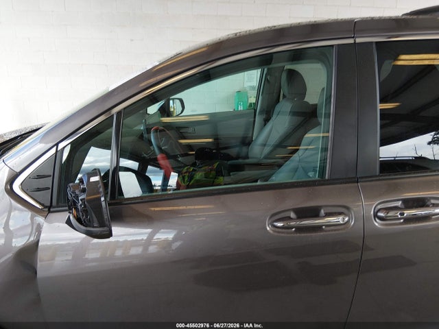 Toyota SIENNA XLE 2023 5TDYRKEC7PS155353 Image 15