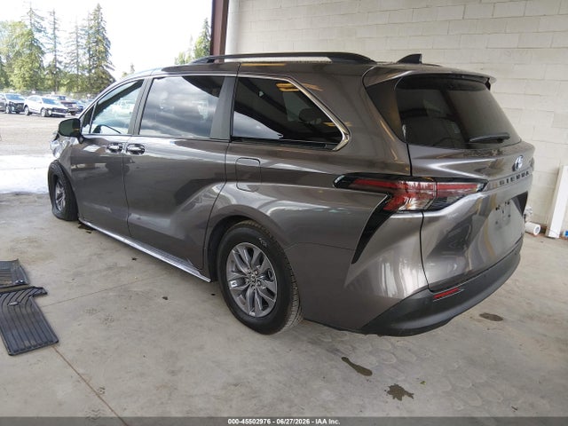 Toyota SIENNA XLE 2023 5TDYRKEC7PS155353 Image 3