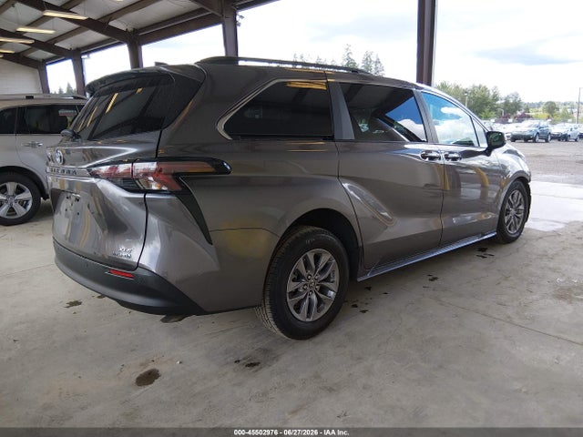 Toyota SIENNA XLE 2023 5TDYRKEC7PS155353 Image 4