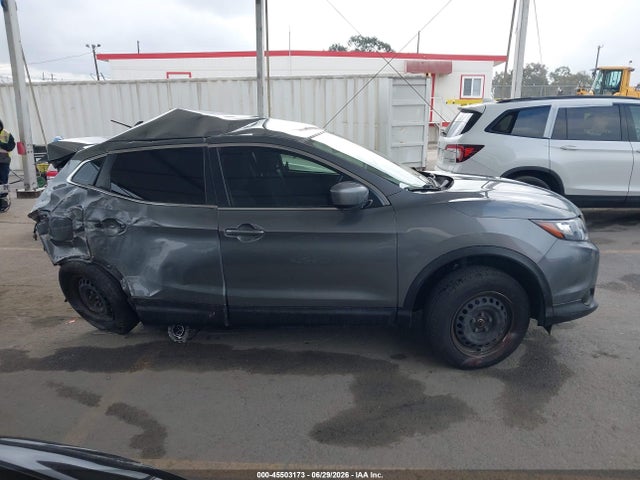 JN1BJ1CR9KW338425 Nissan Rogue Sport S
