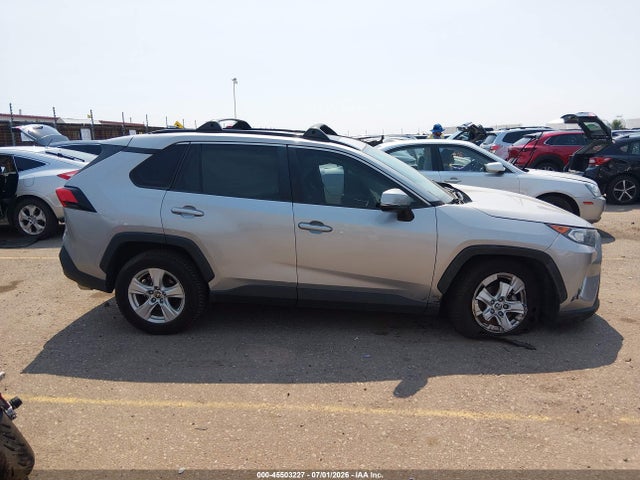 2021 Toyota Rav4 Xle მანქანა იყიდება აუქციონზე, vin: 2T3P1RFV2MC218821, აუქციონის ნომერი: 45503227