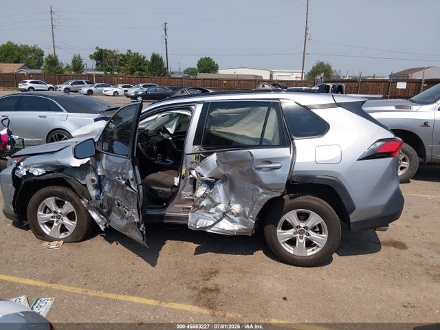 2021 Toyota Rav4 Xle მანქანა იყიდება აუქციონზე, vin: 2T3P1RFV2MC218821, აუქციონის ნომერი: 45503227