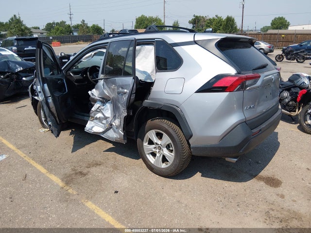 2021 Toyota Rav4 Xle მანქანა იყიდება აუქციონზე, vin: 2T3P1RFV2MC218821, აუქციონის ნომერი: 45503227