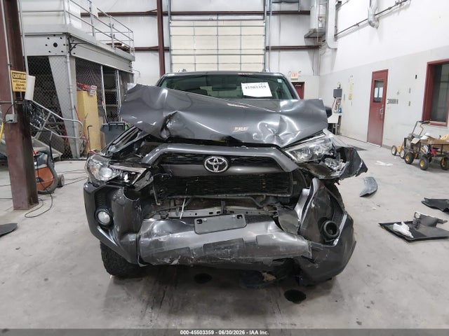 Toyota 4RUNNER SR5 2019 JTEBU5JR2K5687443 Image 13