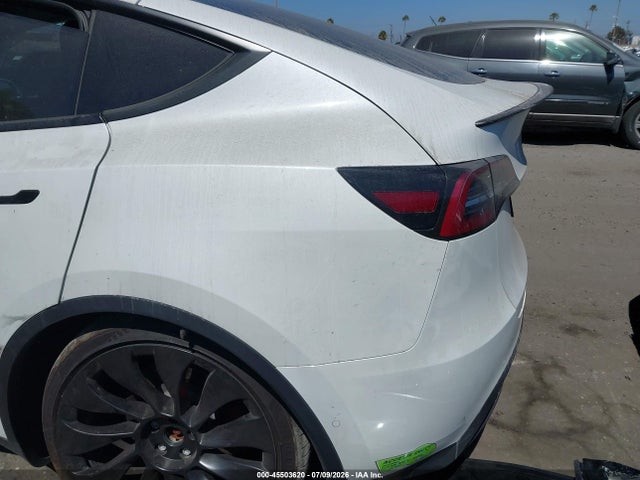 Auction sale of the 2022 Tesla Model Y Performance Dual Motor All-wheel Drive, vin: 7SAYGDEF0NF555464, lot number: 45503620