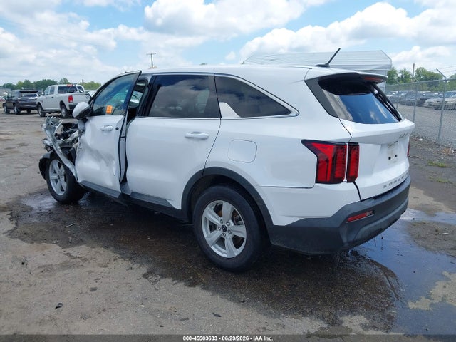 KIA SORENTO LX 2022 5XYRG4LC4NG158391 Image 3
