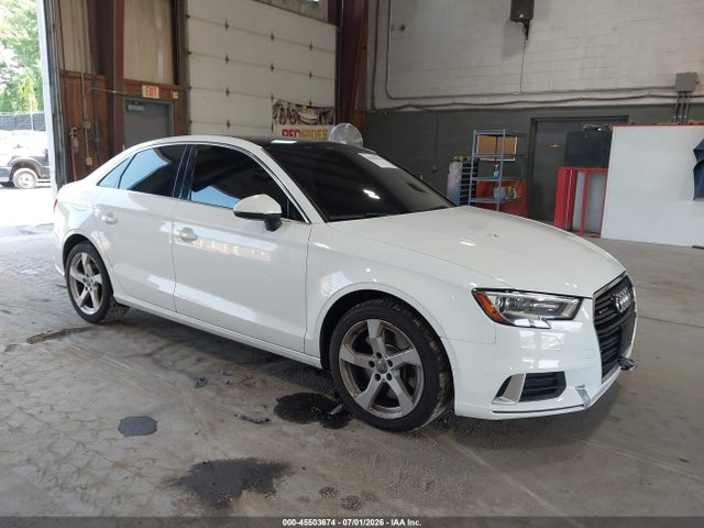 Продаж на аукціоні авто 2019 Audi A3 45 Premium, vin: WAUBEGFF6KA117395, номер лоту: 45503674