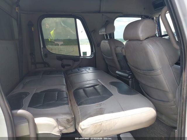 Продажа на аукционе авто 2009 Freightliner M2 106 Medium Duty, vin: 1FVACXBT39HAJ4864, номер лота: 45503692