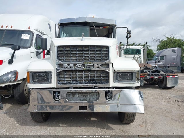 45503901 :رقم المزاد ، 1M1PN4GY7SM017490 vin ، 2025 Mack Pinnacle مزاد بيع