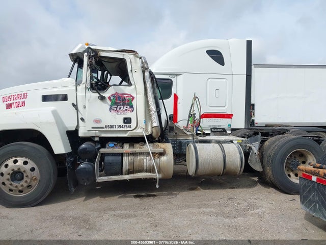 45503901 :رقم المزاد ، 1M1PN4GY7SM017490 vin ، 2025 Mack Pinnacle مزاد بيع