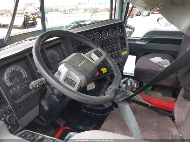 45503901 :رقم المزاد ، 1M1PN4GY7SM017490 vin ، 2025 Mack Pinnacle مزاد بيع
