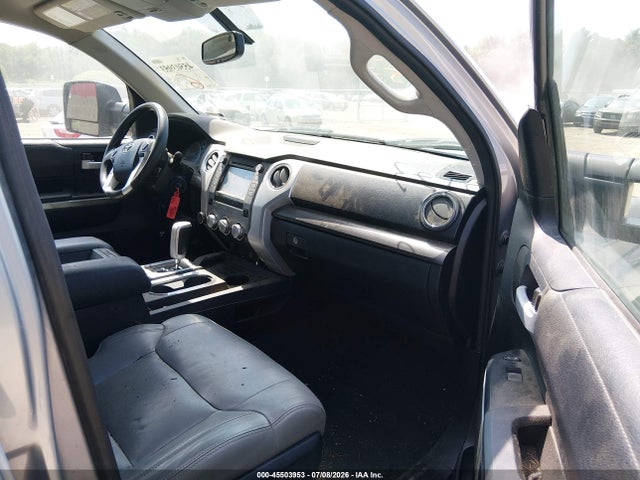 45503953 :رقم المزاد ، 5TFUY5F13HX669132 vin ، 2017 Toyota Tundra Sr5 5.7l V8 مزاد بيع