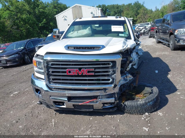 45503986 :رقم المزاد ، 1GT12TEY3JF255318 vin ، 2018 Gmc Sierra 2500hd Slt مزاد بيع