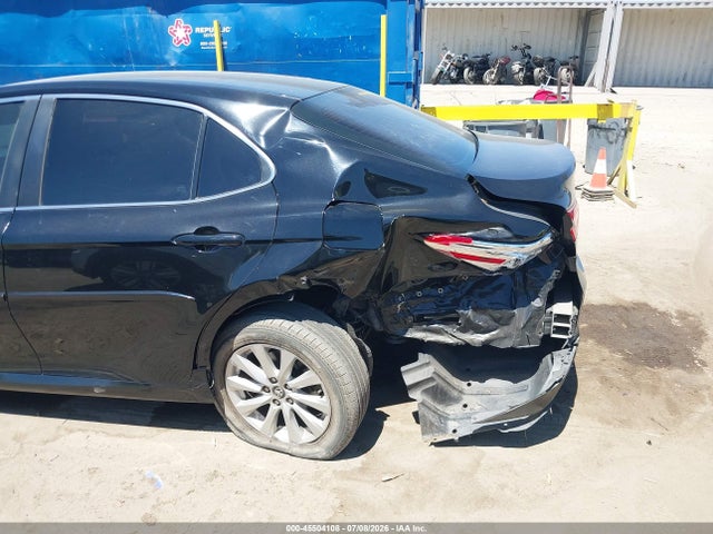 Toyota CAMRY LE 2018 4T1B11HK8JU600059 Image 17