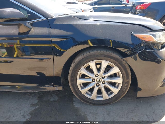 Toyota CAMRY LE 2018 4T1B11HK8JU600059 Image 19