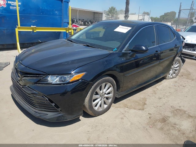 Toyota CAMRY LE 2018 4T1B11HK8JU600059 Image 2