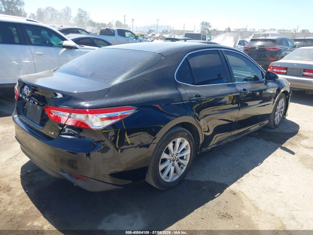 Toyota CAMRY LE 2018 4T1B11HK8JU600059 Image 4