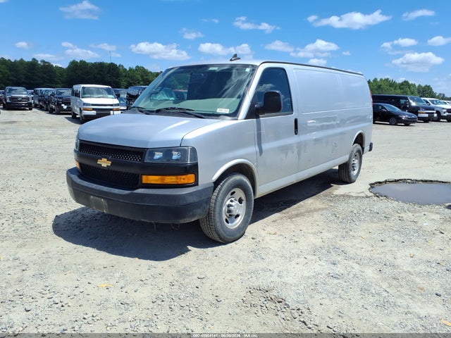 Chevrolet Express 3500 Work Van 2018 1GCZGHFG5J1313692 Image 2