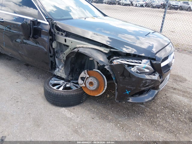 45504237 :رقم المزاد ، WDDWJ4JB2JF737946 vin ، 2018 Mercedes-benz C 300 مزاد بيع