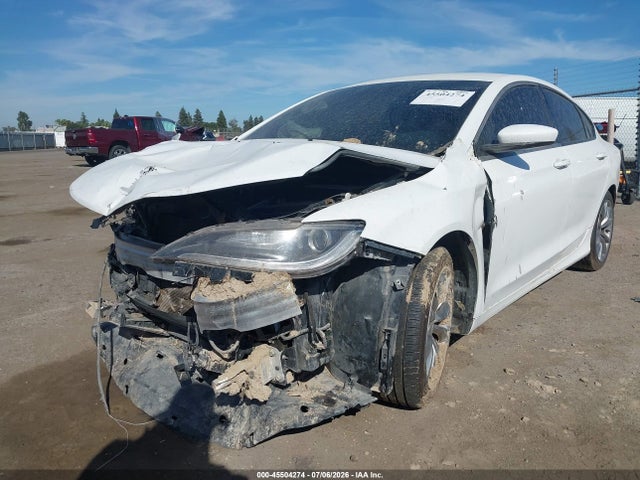 Chrysler 200 S 2015 1C3CCCBBXFN559883 Image 2