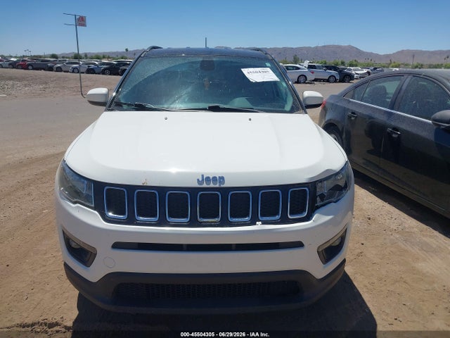 3C4NJCBB1JT368615 Jeep Compass Latitude Fwd