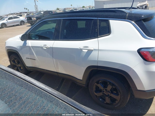 3C4NJCBB1JT368615 Jeep Compass Latitude Fwd