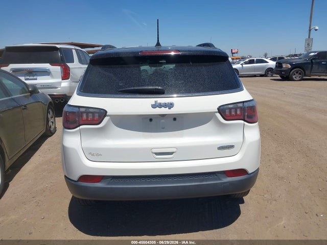 3C4NJCBB1JT368615 Jeep Compass Latitude Fwd