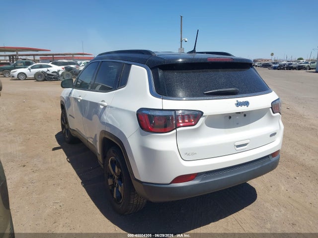 3C4NJCBB1JT368615 Jeep Compass Latitude Fwd