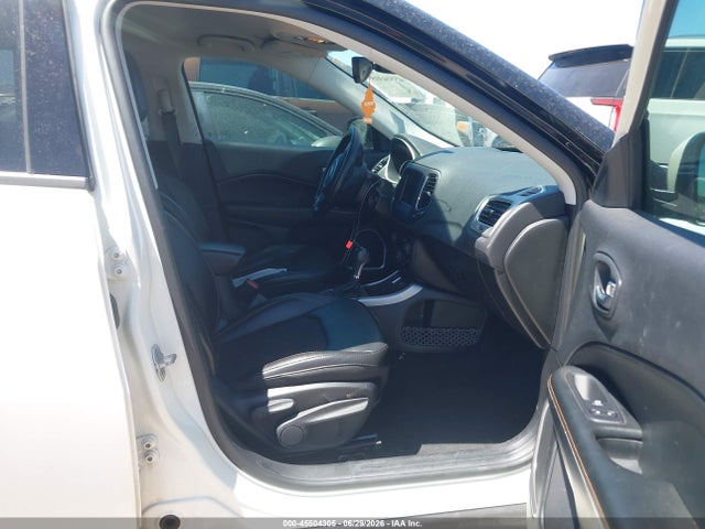3C4NJCBB1JT368615 Jeep Compass Latitude Fwd