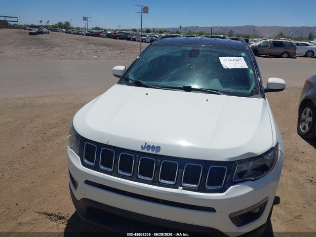 3C4NJCBB1JT368615 Jeep Compass Latitude Fwd
