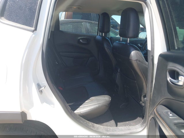 3C4NJCBB1JT368615 Jeep Compass Latitude Fwd
