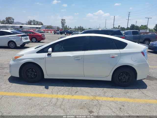 Toyota Prius Two 2015 JTDKN3DU4F0415016 Image 14