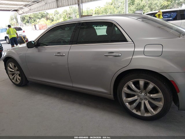 45504650 :رقم المزاد ، 2C3CCAAG8JH280208 vin ، 2018 Chrysler 300 Touring L مزاد بيع