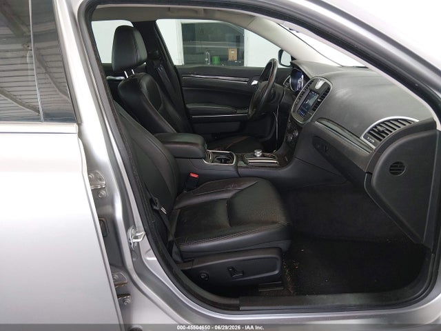 45504650 :رقم المزاد ، 2C3CCAAG8JH280208 vin ، 2018 Chrysler 300 Touring L مزاد بيع