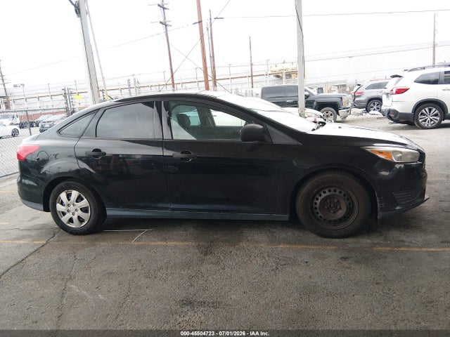 1FADP3E22HL325211 Ford FOCUS S
