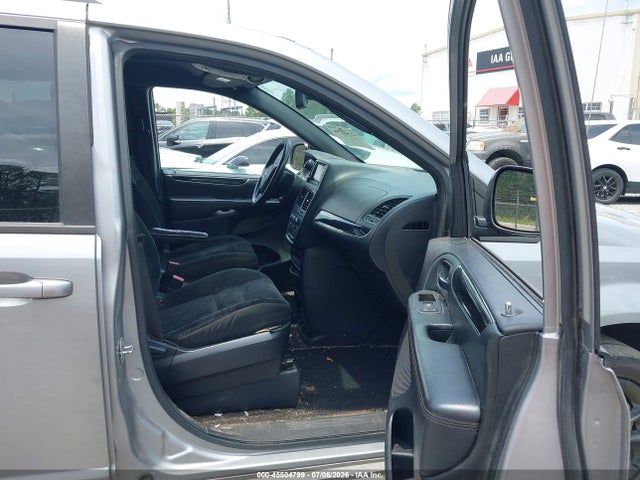 2C4RDGBG2KR806106 Dodge Grand Caravan Se 35th Anniversary Edition