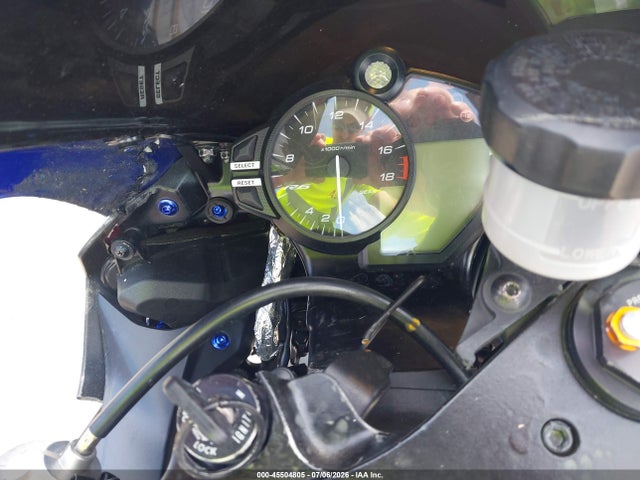 Yamaha YZFR6 2020 JYARJ28E9LA006762 Image 7